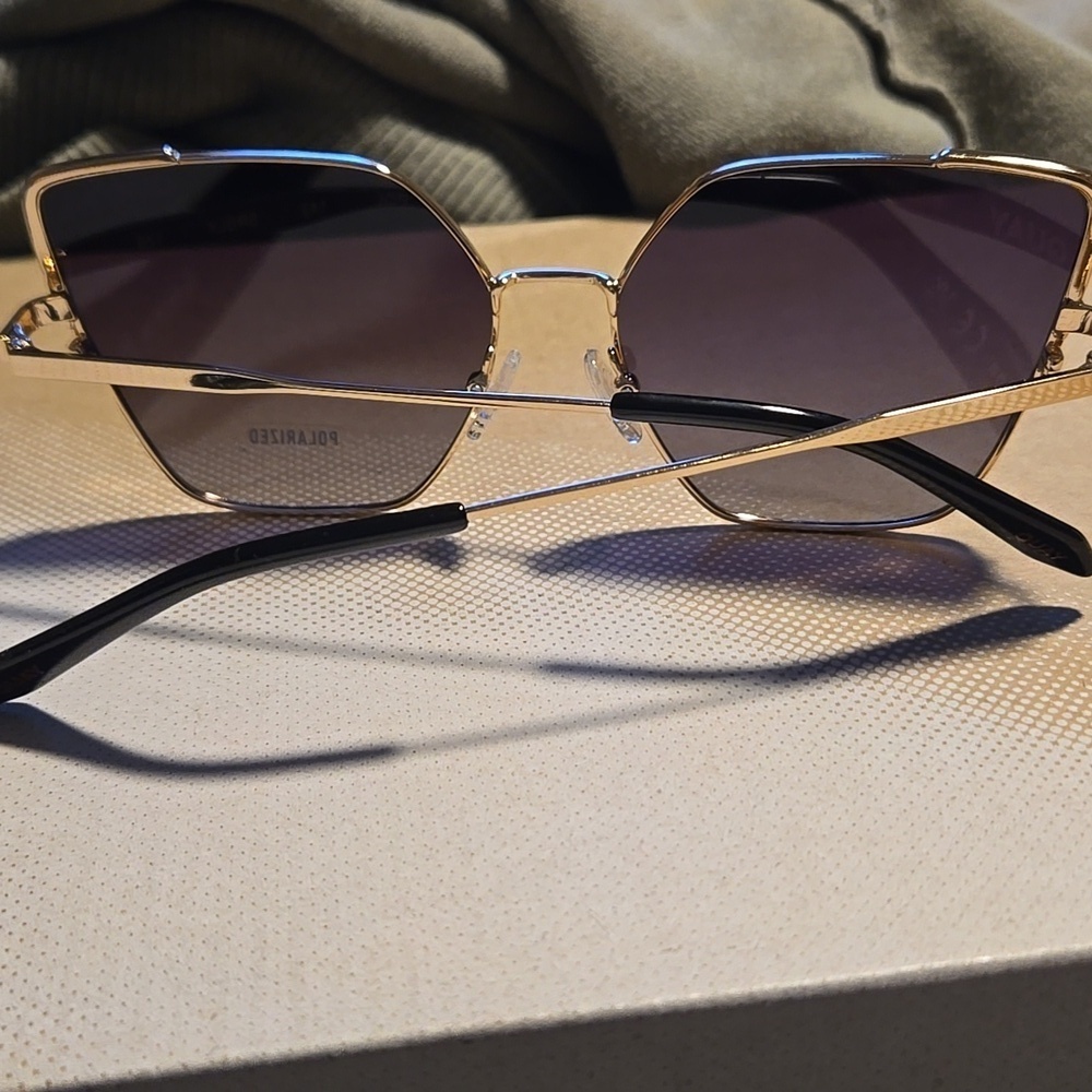Quay Australia-NWOT "Srsly" Polarized Gold and Black Metal Sunglasses - Picture 16 of 17